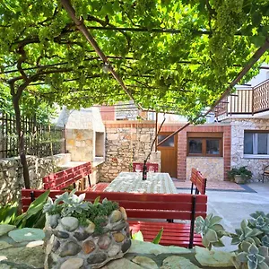https://apartment-donata-premantura.in-istria.net